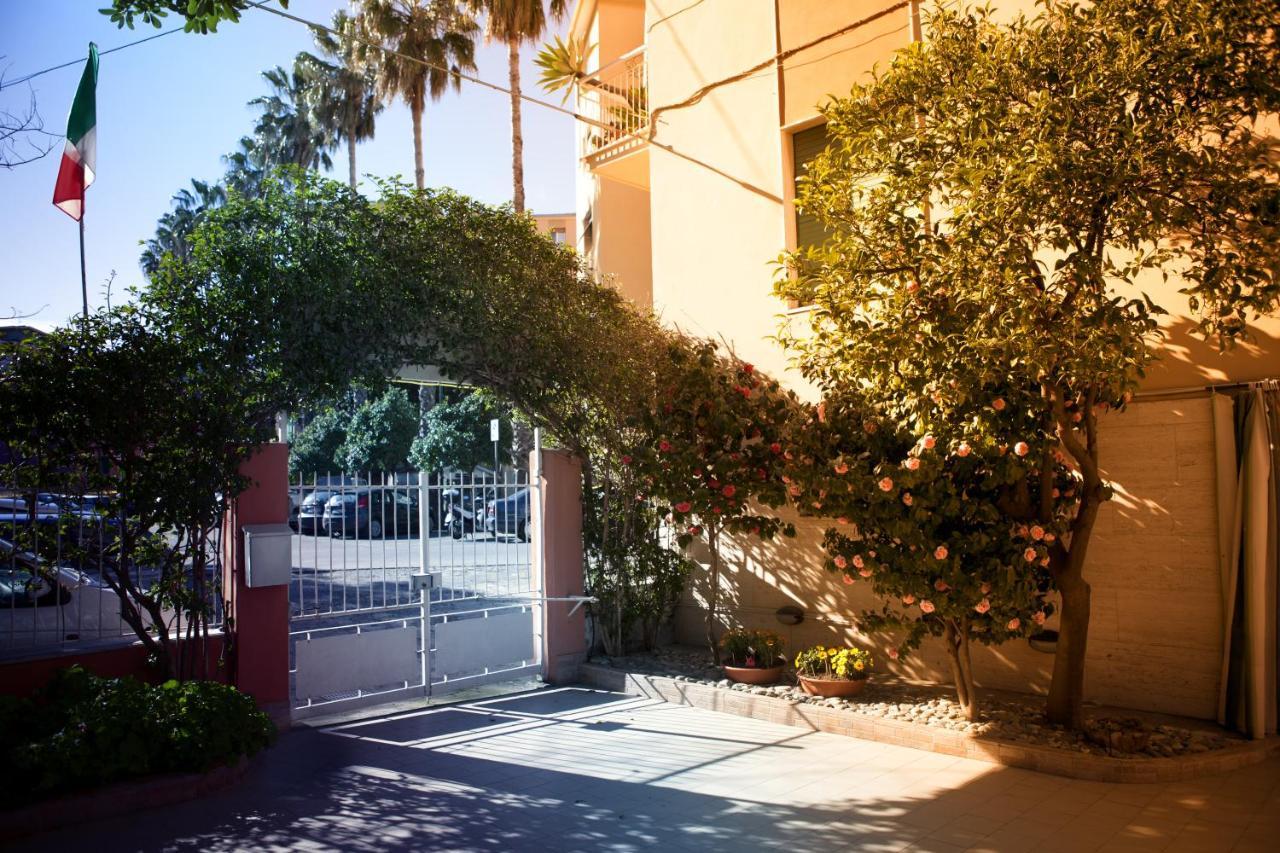 Hotel Della Piazzetta Varazze Extérieur photo