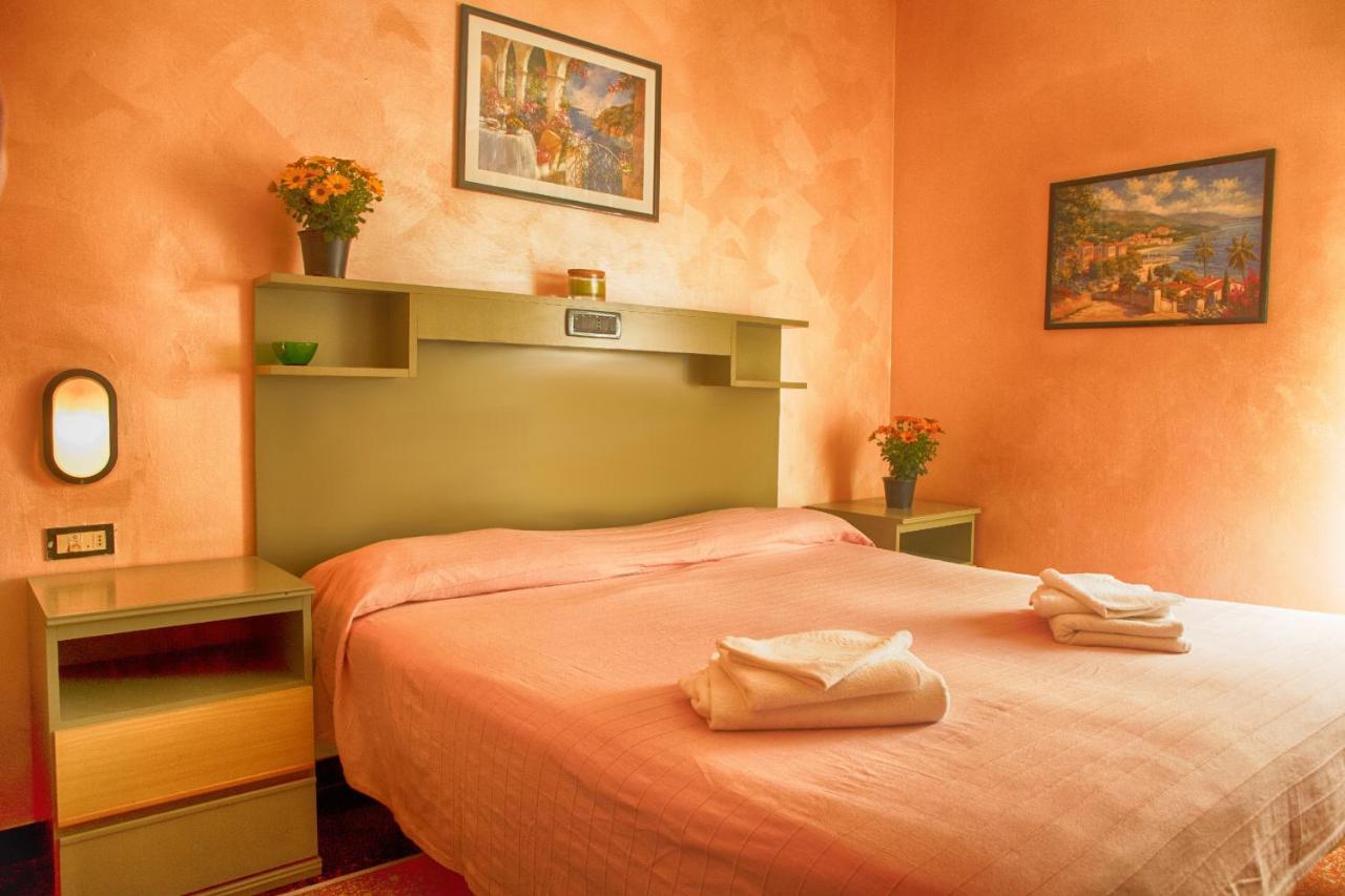 Hotel Della Piazzetta Varazze Extérieur photo