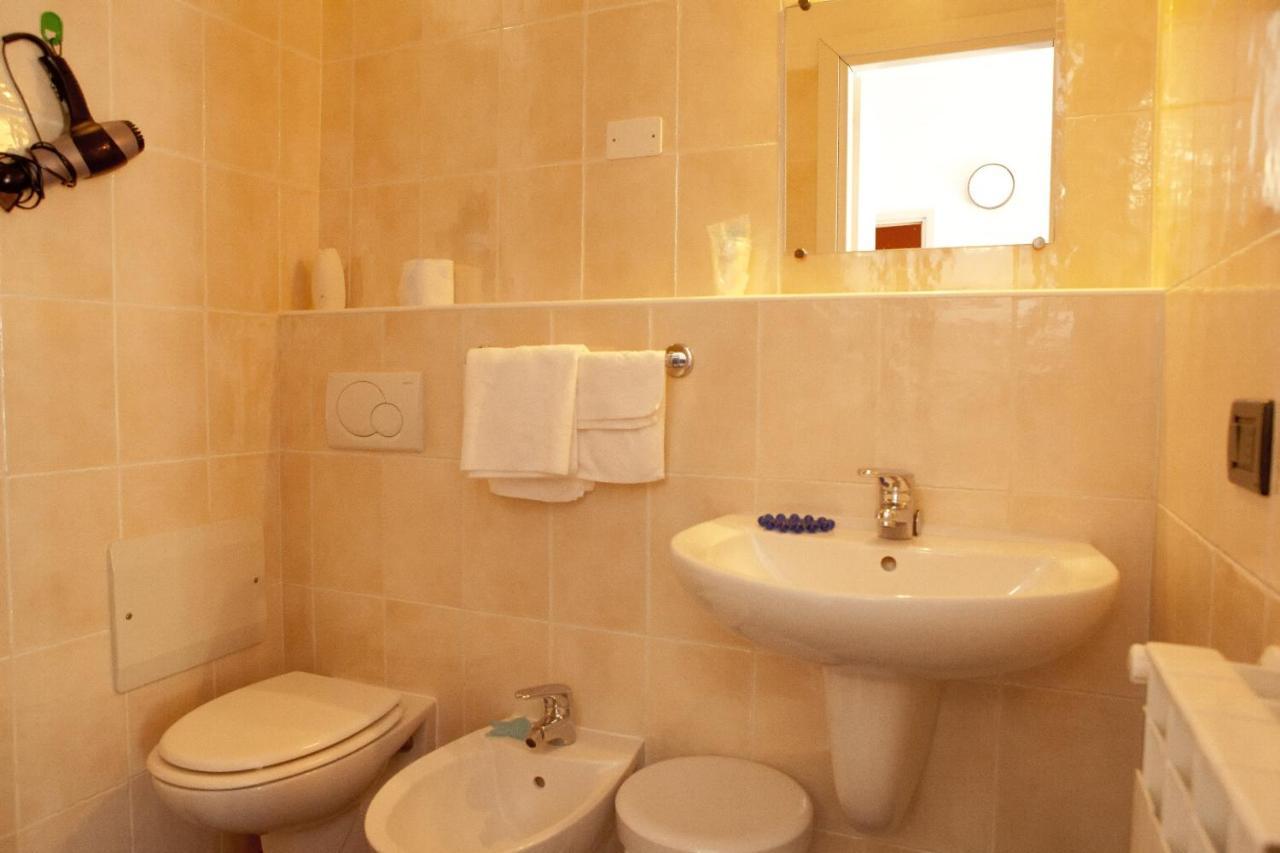 Hotel Della Piazzetta Varazze Extérieur photo